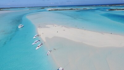 FAMILY BEACHFRONT 1 bed 2 bath APT DIRECTLY on HOOPERS BAY   