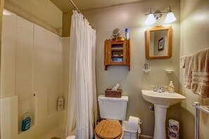 花灑/浴缸組合、風筒、提供毛巾、番梘