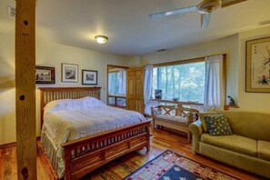 2 camere, una scrivania, ferro/asse da stiro, culla da viaggio