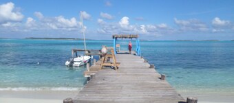 Right on HOOPERS BAY BEACHFRONT our COMFORTABLE QUEEN BED STUDIO for 2
