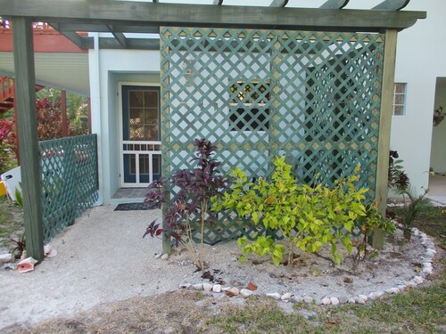 Right on HOOPERS BAY BEACHFRONT our COMFORTABLE QUEEN BED STUDIO for 2