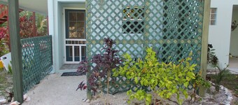 Right on HOOPERS BAY BEACHFRONT our COMFORTABLE QUEEN BED STUDIO for 2