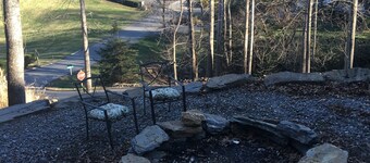  Sweet little first level mountain home tucked away in Black Mountain.