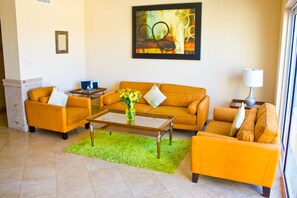 Smart TV y chimenea 
