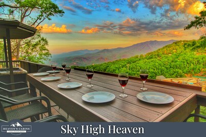 AMAZING Mt LeConte & Ober VIEWS! 2 Masters! 3 Fireplaces - Sky High Heaven