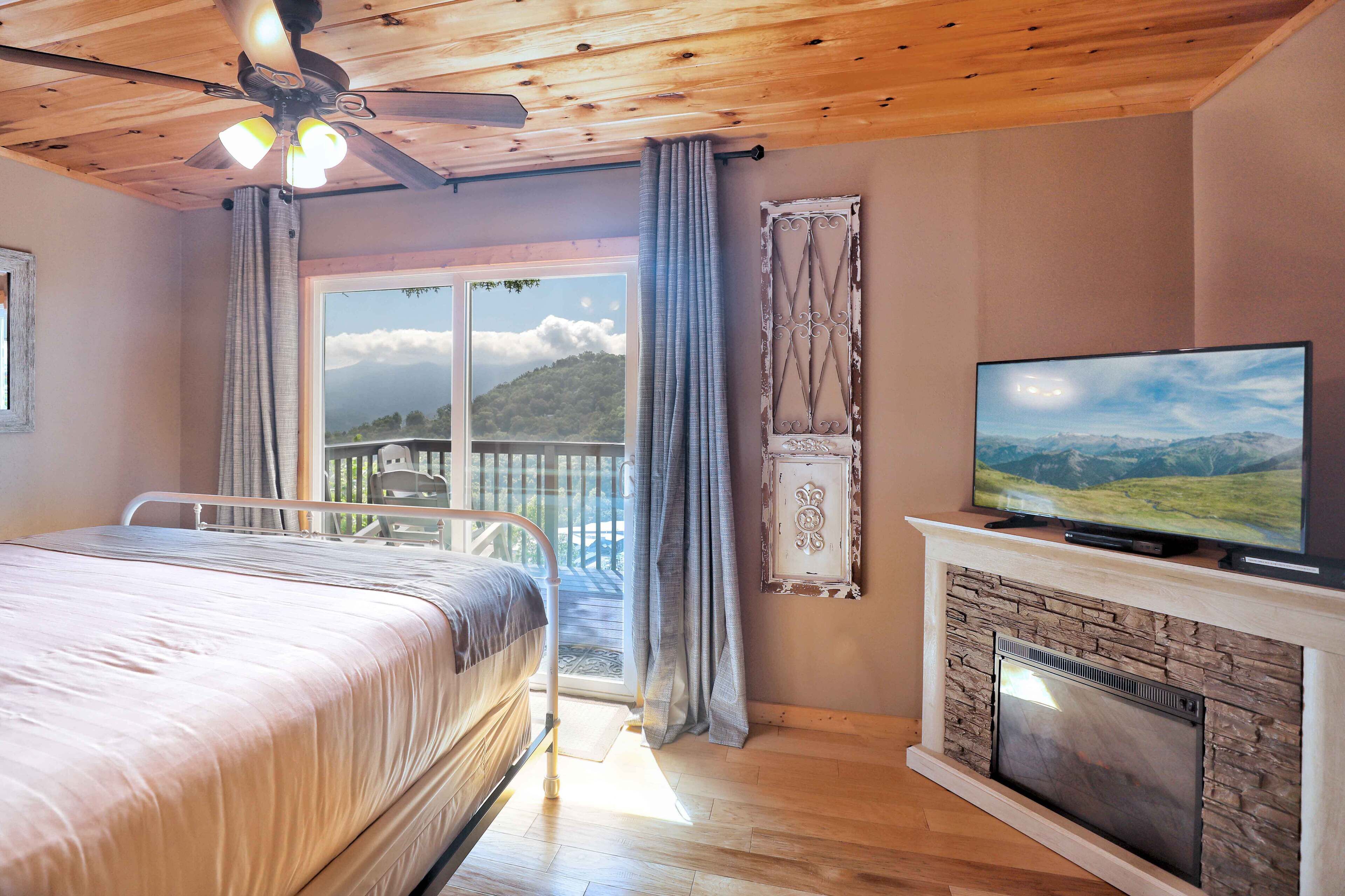 2 habitaciones, tabla de planchar con plancha y ropa de cama 