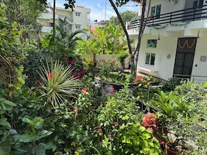 Property grounds - Ultra modern bungalow in Jakkur (Bengaluru)