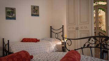 2 Schlafzimmer, Schreibtisch, BĂŒgeleisen/BĂŒgelbrett, Reisekinderbett