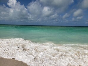 Beach nearby, sun loungers, beach towels