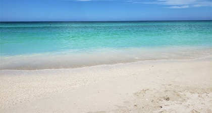 EXCELLENT LOCATION IN THE HEART OF HOLMES BEACH ON ANNA MARIA ISLAND!