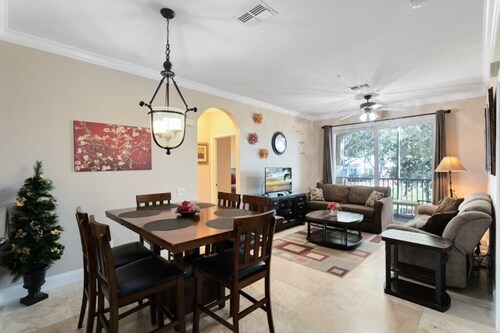 Luxury Condo Steps to Disney, Gated Resort Perfect Location, Free Parking & WiFi