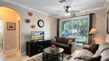 Smart-TV, videospill, DVD-spiller og fotballspill