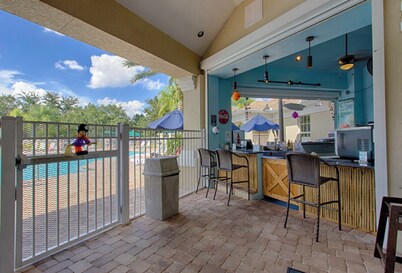 Luxury Condo Steps to Disney, Gated Resort Perfect Location, Free WIFI & Parking