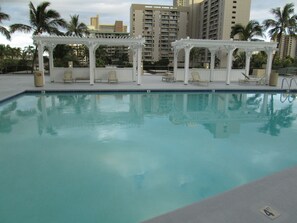 Utendørsbasseng og et oppvarmet basseng