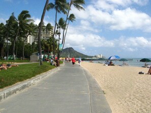 Aurinkotuoleja, rantapyyhkeitä