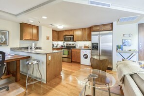 Refrigerador, microondas, horno y parrilla de estufa