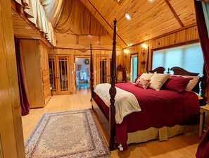 4 bedrooms, desk, iron/ironing board, free WiFi
