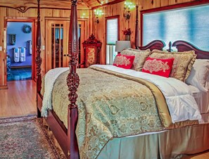 4 bedrooms, desk, iron/ironing board, free WiFi