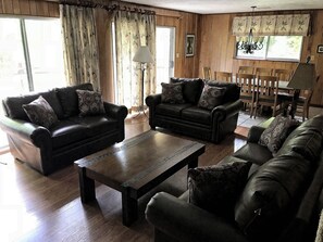 TV, peis og bordtennis