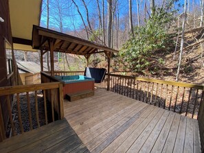 Outdoor spa tub - Near Ski Lodge / Hot Tub/ wifi/ pool table & Ping Pong / Fireplace (Gatlinburg)