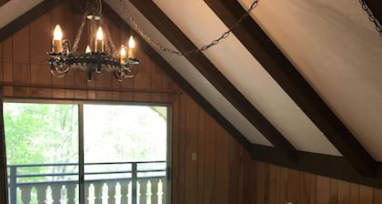Lähellä Ski Lodge / poreallas / wifi / biljardipöytä ja Ping Pong / pääsy uima-altaalle