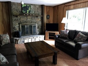 Televisión, chimenea y tenis de mesa 