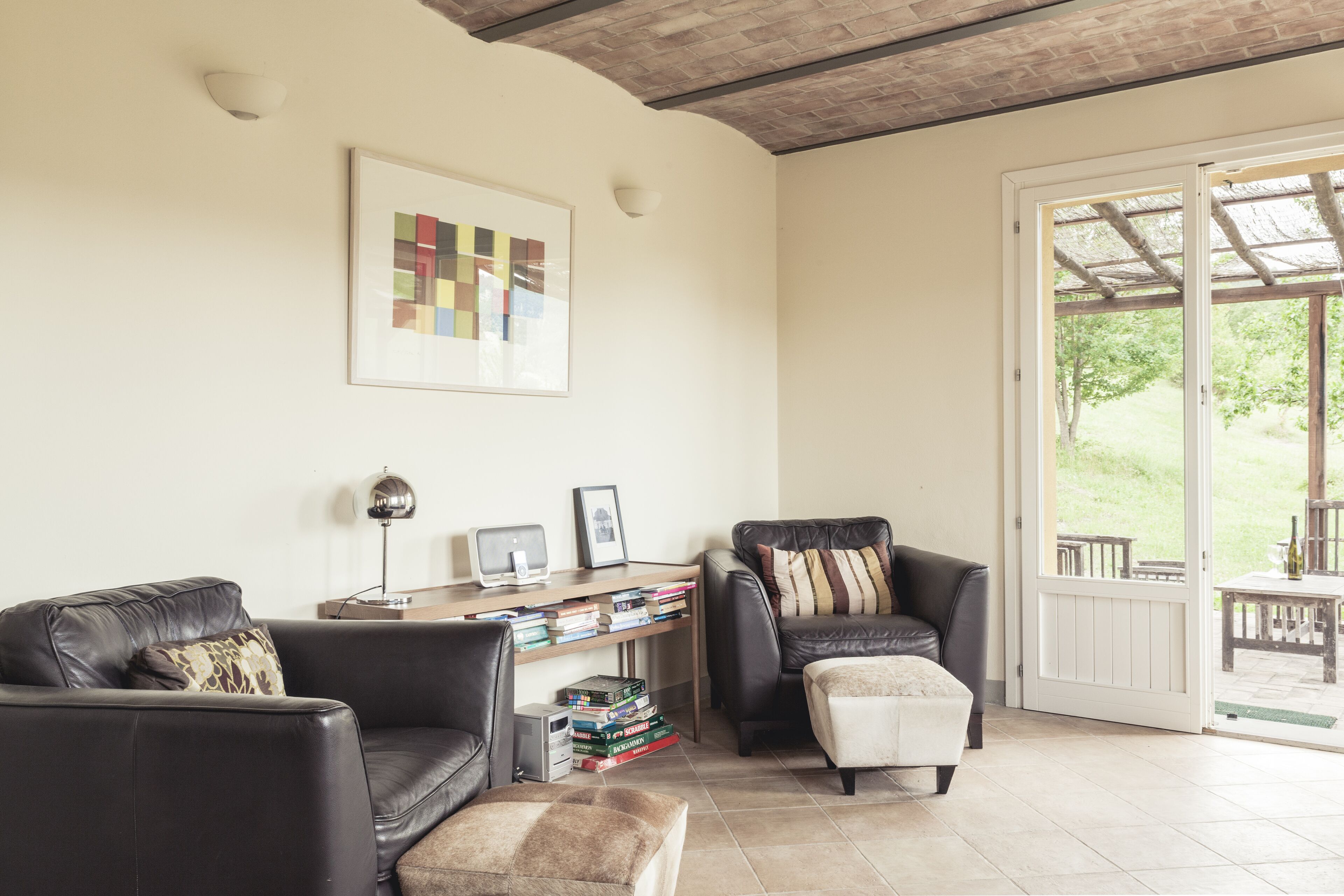 TV, fireplace, DVD player, books