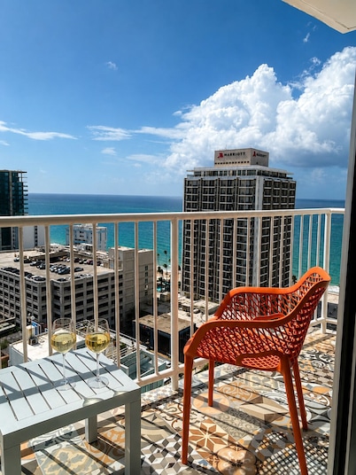 Amazing, OCEAN VIEW STUDIO - BALCONY- Wi-Fi -APT has GENERATOR- PARKING Optional