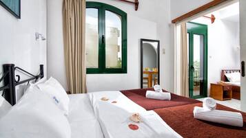 2 bedrooms, in-room safe, iron/ironing board, free WiFi