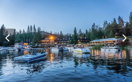 LAKE NÄKYMÄ BASS LAKE CABIN / YOSEMITE GETAWAY. 