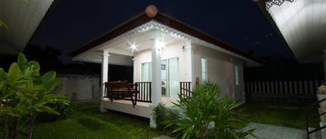 Superior Bungalow, 1 Bedroom | Property grounds