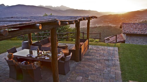 Lovely apartment in Tuscany traditional, sunny and panoramic country side villa.