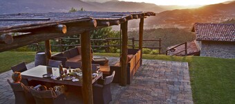 Lovely apartment in Tuscany traditional, sunny and panoramic country side villa.