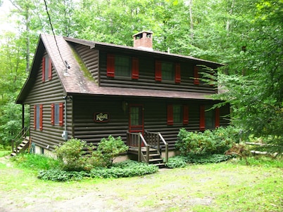 Experience Delaware Riverfront cabin nestled in the woods, Pet/Family Friendly