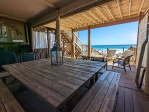 Outdoor dining - BUILT ON THE SAND! STEP OUT UR BACK DOOR ONTO YOUR OWN EXCLUSIVE PRIVATE BEACH! (Destin)