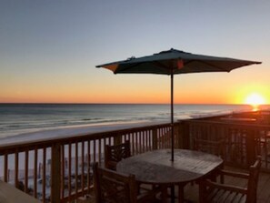 Outdoor dining - BUILT ON THE SAND! STEP OUT UR BACK DOOR ONTO YOUR OWN EXCLUSIVE PRIVATE BEACH! (Destin)
