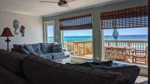 Een smart-tv en een open haard