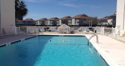 Beach Cottage está situado en la exclusiva sección de Cherry Grove de North Myrtle