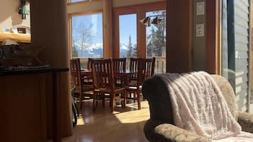 Smart TV, fireplace, DVD player, books
