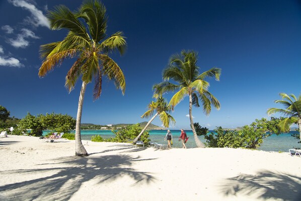 Beach nearby, sun-loungers, beach towels