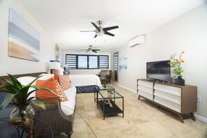 Bügeleisen/Bügelbrett, Reisekinderbett, kostenloses WLAN, Bettwäsche