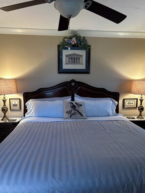 3 bedrooms, desk, iron/ironing board, travel cot - 5* Cutie Has It All! Just Bring Family & Friends! (Nashville)