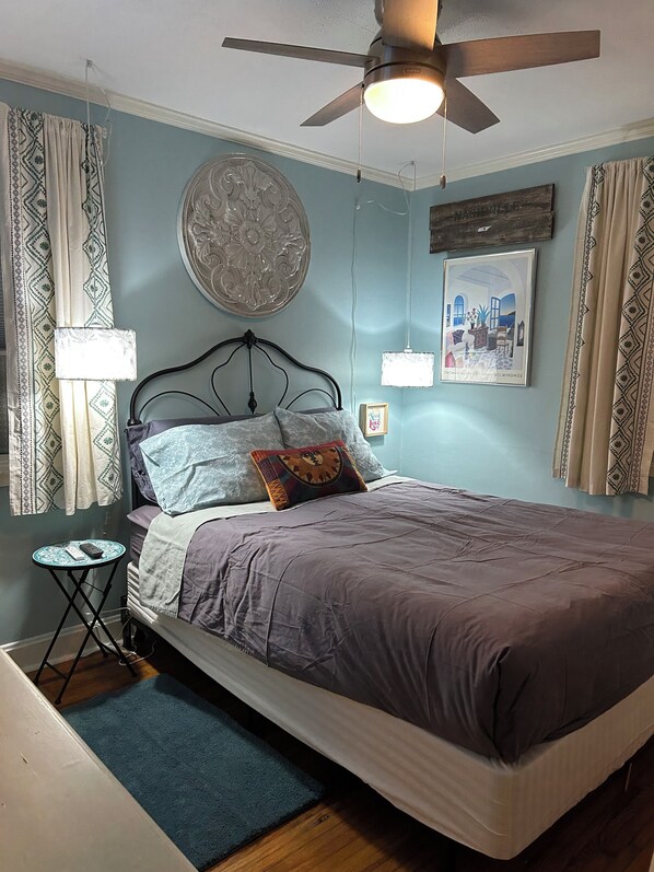 3 bedrooms, desk, iron/ironing board, travel cot