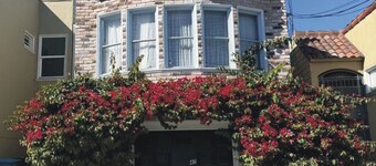 Cozy 2BR Suite, Totally Private With Parking, Convenient Public Transit