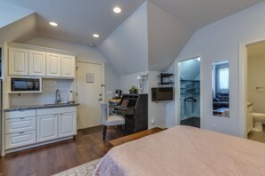 Pillowtop beds, desk, iron/ironing board, travel crib