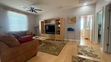 Smart TV, consola de videojuegos, reproductor de DVD, estéreo