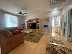 Smart-TV, Videospielkonsole, DVD-Player, Stereoanlage