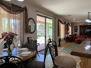 Dining - SUNLAND VILLA - High End resort with heated pool/spa, few minutes to golf course (Goodyear)