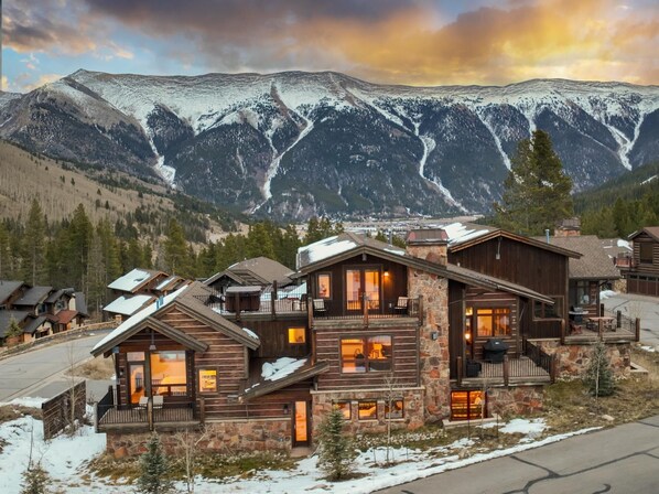 Exterior - Retreat at Union Creek II: Easy Walk to Lift, Hot Tub, Foosball, Shuttle (Copper Mountain)