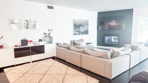 TV connectée, cheminée, jeux vidéo, Netflix